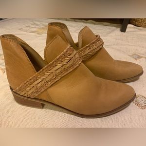Flat Camel Booties